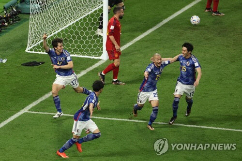 [월드컵] 일본, 16강 진출…스페인에 2-1 대역전극